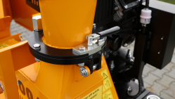 Chipper with petrol engine on braked chassis LS 100/27 CB